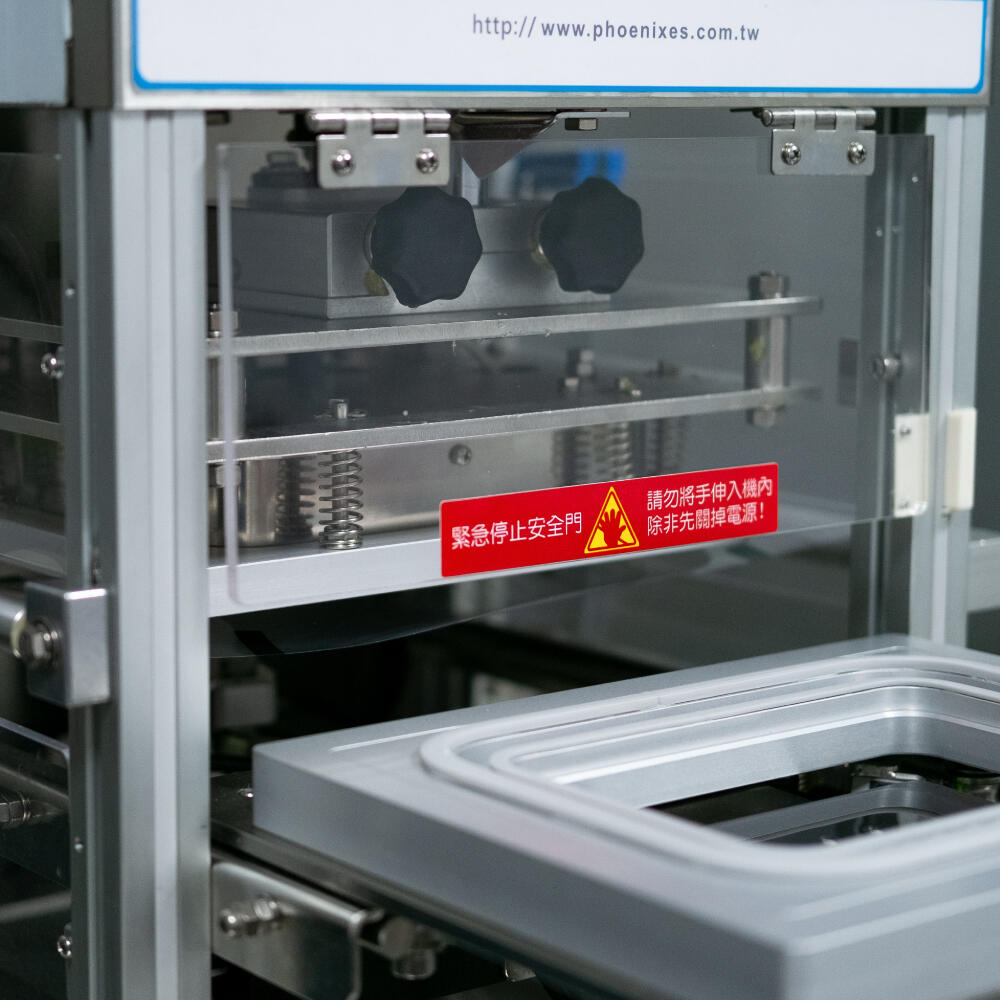 Equipped with a safety door guard to effectively prevent hand injuries and ensure operator safety.
